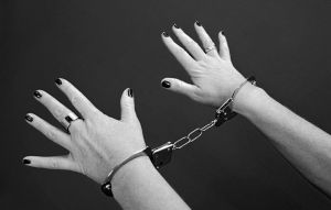 Θεσσαλονίκη: Συνελήφθη μητέρα που άφησε μόνη στο σπίτι για δύο ώρες την 4χρονη κόρη της