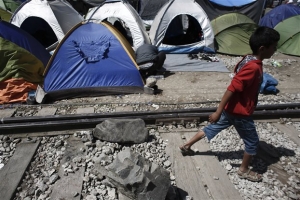 Δακρυγόνα και βόμβες κρότου-λάμψης κατά των προσφύγων στην Ειδομένη