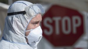 Κορωνοϊός: «Ψυχρός Πόλεμος» για τις μάσκες και τα μέτρα προστασίας