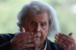 <div>Μ.Θεοδωράκης: Η αναθεώρηση του '86 μαύρη σελίδα στην κοινοβουλευτική ιστορία μας</div>