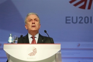 Βουλευτές του ΣΥΡΙΖΑ διαφωνούν με την υποψηφιότητα Αβραμόπουλου