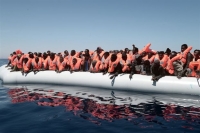 Μαζική πορεία στο Μιλάνο υπέρ της αλληλεγγύης στους μετανάστες