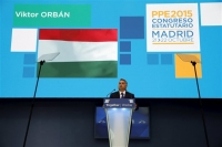 Ορμπάν στο συνέδριο ΕΛΚ: Οι πρόσφυγες μοιάζουν με στρατό