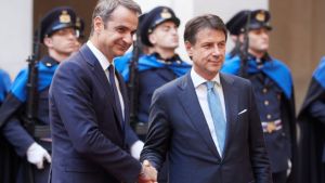 Επικοινωνία Μητσοτάκη- Κόντε: Χαιρετίζουν την πρόταση Μέρκελ- Μακρόν