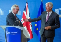 Brexit: Ο Μπαρνιέ προτρέπει το Λονδίνο «να διαπραγματευθεί σοβαρά»