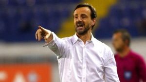 Χωρίς… κολλήματα σε πρόσωπα και σχήματα ο Μάντζιος