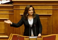Ντόρα: Θεωρείται παμπλουτίδης όποιος διαδηλώνει κατά της κυβέρνησης;