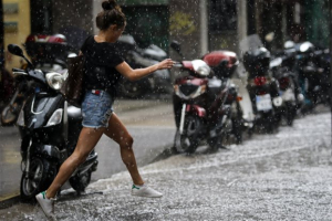 Χαλάει ο καιρός: Ερχονται καταιγίδες, ανεμοθύελλες και χαλάζι