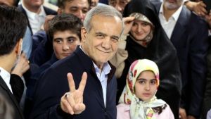 Μασούτ Πεζεσκιάν: ένας μεταρρυθμιστής πρόεδρος αντιμέτωπος με το σκληροπυρηνικό ιρανικό κατεστημένο
