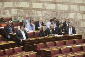 <div>Την παραπομπή Κασιδιάρη στην Επιτροπή Δεοντολογίας ζητεί η Επιτροπή Εξωτερικών &amp; Άμυνας</div>