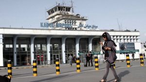 Απίστευτο βίντεο: Ποδοπατούνται γυναίκες και παιδιά στο αεροδρόμειο της Καμπουλ