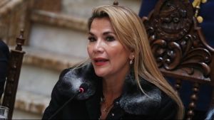 Βολιβία: Η μεταβατική Πρόεδρος απέσυρε την υποψηφιότητά της