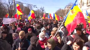 Μολδαβία: Αντικυβερνητικές διαδηλώσεις διαμαρτυρίας και παράλληλες αντιδιαδηλώσεις