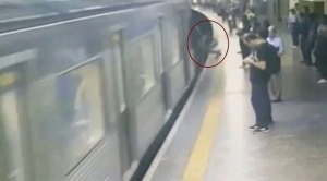 Βραζιλία: Άντρας με σπρώχνει άγνωστη γυναίκα στις γραμμές του τρένου