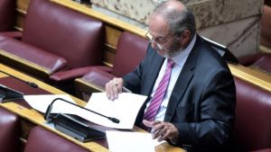 Αγνώριστος ο Κώστας Καραμανλής - Δείτε πώς πήγε στη Βουλή (pics)