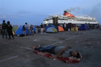 Μετακίνηση 45.875 προσφύγων από τη Λέσβο σε 12 ημέρες