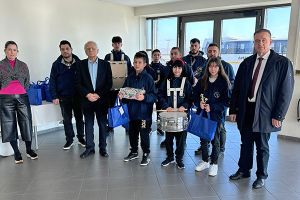 Κάλαντα από την Φιλαρμονική του δήμου Παιονίας σε μεγάλες επιχειρήσεις