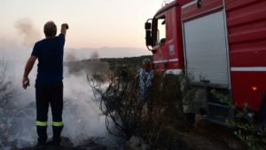Υπό μερικό έλεγχο η πυρκαγιά σε αποθήκη εργοστασίου στις Σέρρες