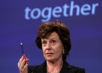 Στο τιμόνι offshore στις Μπαχάμες η πρώην Επίτροπος Νέλι Κρους