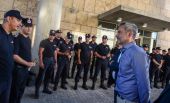 Στο Δημαρχείο Θεσσαλονίκης οι Ρουμάνοι πυροσβέστες που επιχείρησαν σε δασικές πυρκαγιές στην Ελλάδα – Το «ευχαριστώ» Ζέρβα