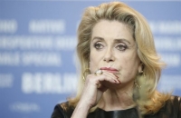 Διχασμένος ο γαλλικός Τύπος μετά το άρθρο της Κατρίν Ντενέβ