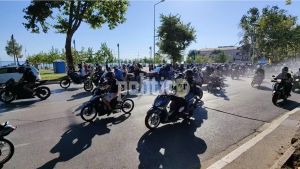 Θεσσαλονίκη: Εκατοντάδες μοτοσυκλέτες μεγάλου κυβισμού κατέκλυσαν το άγαλμα του Μεγάλου Αλεξάνδρου