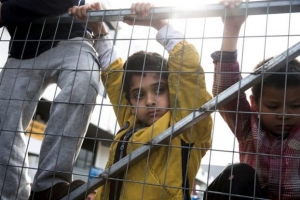 «Die Zeit»: Η εξαντλημένη Ελλάδα και οι πρόσφυγες πληρώνουν τα σπασμένα
