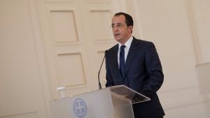 Για τα Ηνωμένα Αραβικά Εμιράτα και τη Σαουδική Αραβία αναχωρεί ο υπ. Εξωτερικών της Κύπρου