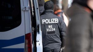 Βερολίνο: Επίθεση άνδρα σε 3 άτομα με χειροβομβίδα και μαχαίρι