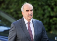 Νέα Δημοκρατία: Σε θέση μάχης τα στρατόπεδα των δελφίνων