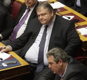 Μετωπική σύγκρουση Βενιζέλου - Καμμένου για υποβρύχια και PSI