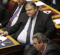 Μετωπική σύγκρουση Βενιζέλου - Καμμένου για υποβρύχια και PSI