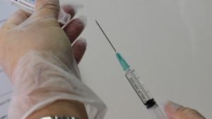 Γαλλία: Ανοίγει ο εμβολιασμός για όλους τους ενήλικες από τις 31 Μαΐου