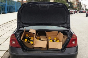 Συνελήφθη νεαρό ζευγάρι για παράνομη πώληση νοθευμένου λαδιού