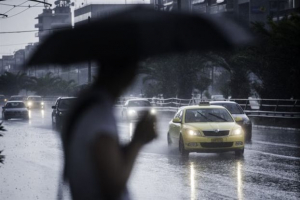 Προβλήματα από τη συνεχόμενη βροχή στην Αττική