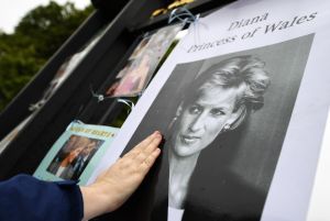 Η νύχτα που άλλαξε τον κόσμο: Τα τελευταία λόγια της πριγκίπισσας Νταϊάνα στο τούνελ του Παρισιού