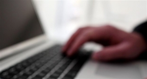 16χρονος δημοσίευε στο διαδίκτυο άσεμνες φωτογραφίες κοριτσιών