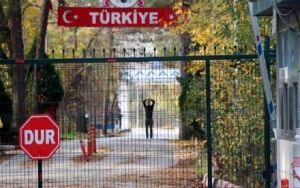 Άφησαν ελεύθερους με περιοριστικούς όρους τον αστυνομικό και την σύντροφό του