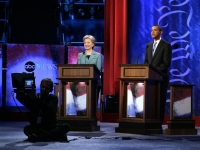 H Χίλαρι εμφανίζεται οκτώ μονάδες μπροστά από τον Τραμπ