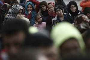 Πάνω από 5.000 πρόσφυγες αναμένουν το πλοίο για Πειραιά