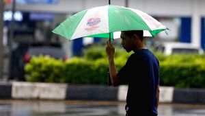 Σοβαρές πλημμύρες στην Ταϊλάνδη: Ελικόπτερα απομακρύνουν ασθενείς από νοσοκομείο – 33 νεκροί