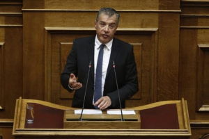 Θεοδωράκης: Ο διχαστικός και συγκρουσιακός λόγος απειλεί τη χώρα