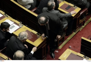 Βουλή: Επεισόδιο μεταξύ Κεγκέρογλου - Φάμελλου