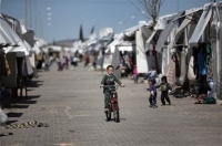 Η Μέρκελ πάει στην Τουρκία για τα εγκαίνια σε προσφυγικό καταυλισμό