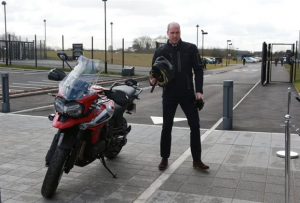 O Πρίγκιπας Ουίλιαμ έκανε βόλτα με μία Triumph Tiger 1200