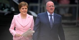 Σκωτία: Ελεύθερος ο σύζυγος της Νίκολα Στέρτζον