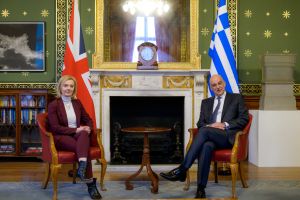 Συνάντηση Νίκου Δένδια – Λιζ Τρας για την Ουκρανία