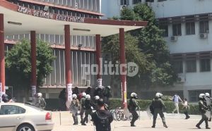 ΑΠΘ – Τώρα: Επεισόδια σε εξέλιξη στον αύλειο χώρο έξω από το βιολογικό