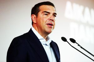 Σπεύσατε διότι η τρίτη έδρα οσονούπω …τσιπρίζει