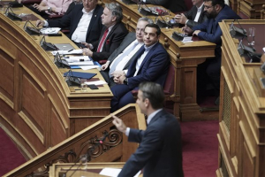 Πυρά Μητσοτάκη κατά Τσίπρα: Οφείλει να απολογηθεί για τα δεινά που έφεραν οι πολιτικές επιλογές του